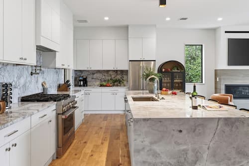 House (5 Bedrooms) | Interior