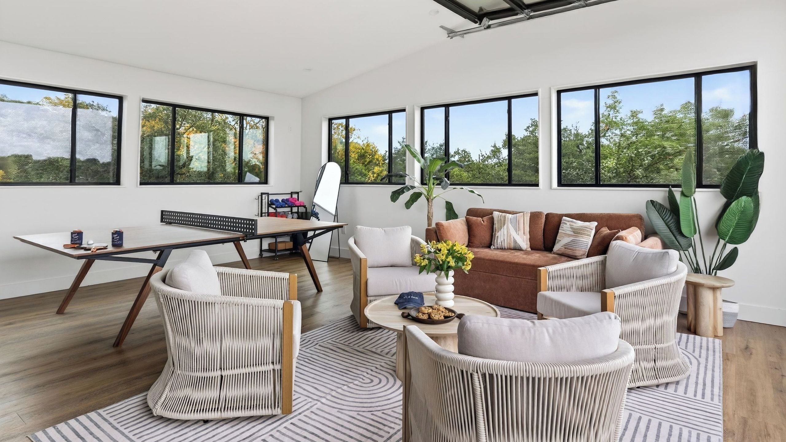 House (5 Bedrooms) | Interior