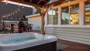 Interior - Cozy Big Bear Cabin w/ Hot Tub, Firepit & Fireplace Near the Lake Pineview Haven (Big Bear City)