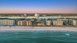 Interior - Beachfront Townhome With Instant Access to Beach Beachside Kisses by Avantstay (Fort Walton Beach)