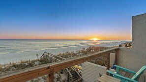 Interior - Beachfront Townhome With Instant Access to Beach Beachside Kisses by Avantstay (Fort Walton Beach)