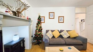 Smart TV - BrynView - 3 Bedroom Holiday Home - Reynoldston (Swansea)