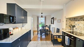 High chair - BrynView - 3 Bedroom Holiday Home - Reynoldston (Swansea)