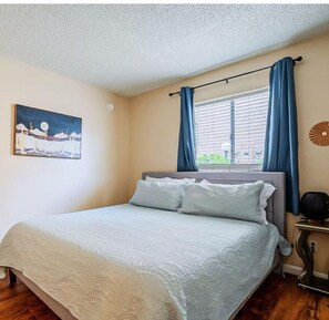 Fer et planche à repasser, accès Internet, draps fournis