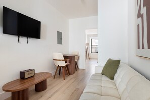 TV, stereo - Blueground | Midtown East, washer/dryer, nr UN (New York)