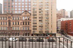 Property grounds - Blueground | Midtown East, washer/dryer, nr UN (New York)