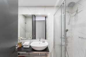 Shower, hair dryer, towels - GuestReady - Ideal Porto stay near Trindade 4th (Porto)