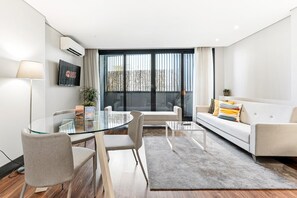 TV - GuestReady - Ideal Porto stay near Trindade GF-B (Porto)