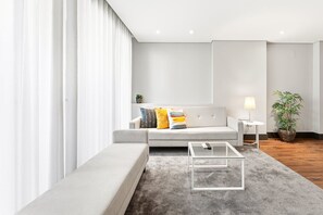 TV - GuestReady - Ideal Porto stay near Trindade GF-B (Porto)