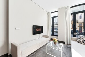 TV - GuestReady - Ideal Porto stay near Trindade GF-F (Porto)