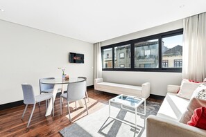 TV - GuestReady - Ideal Porto stay near Trindade 2nd (Porto)