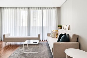 TV - GuestReady - Ideal Porto stay near Trindade 1st (Porto)