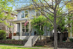 Exterior - Bungalow Blue- Steps to Restaurants, Parks, Etc!! (Chico)