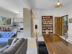 Apartment | Living room - Relaxing 3-bedroom Retreat With Outdoor Seating (Lilli Pilli)