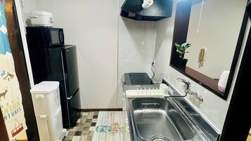 Deluxe House, Balcony | Private kitchen | Full-sized fridge, microwave, stovetop, cookware/dishes/utensils