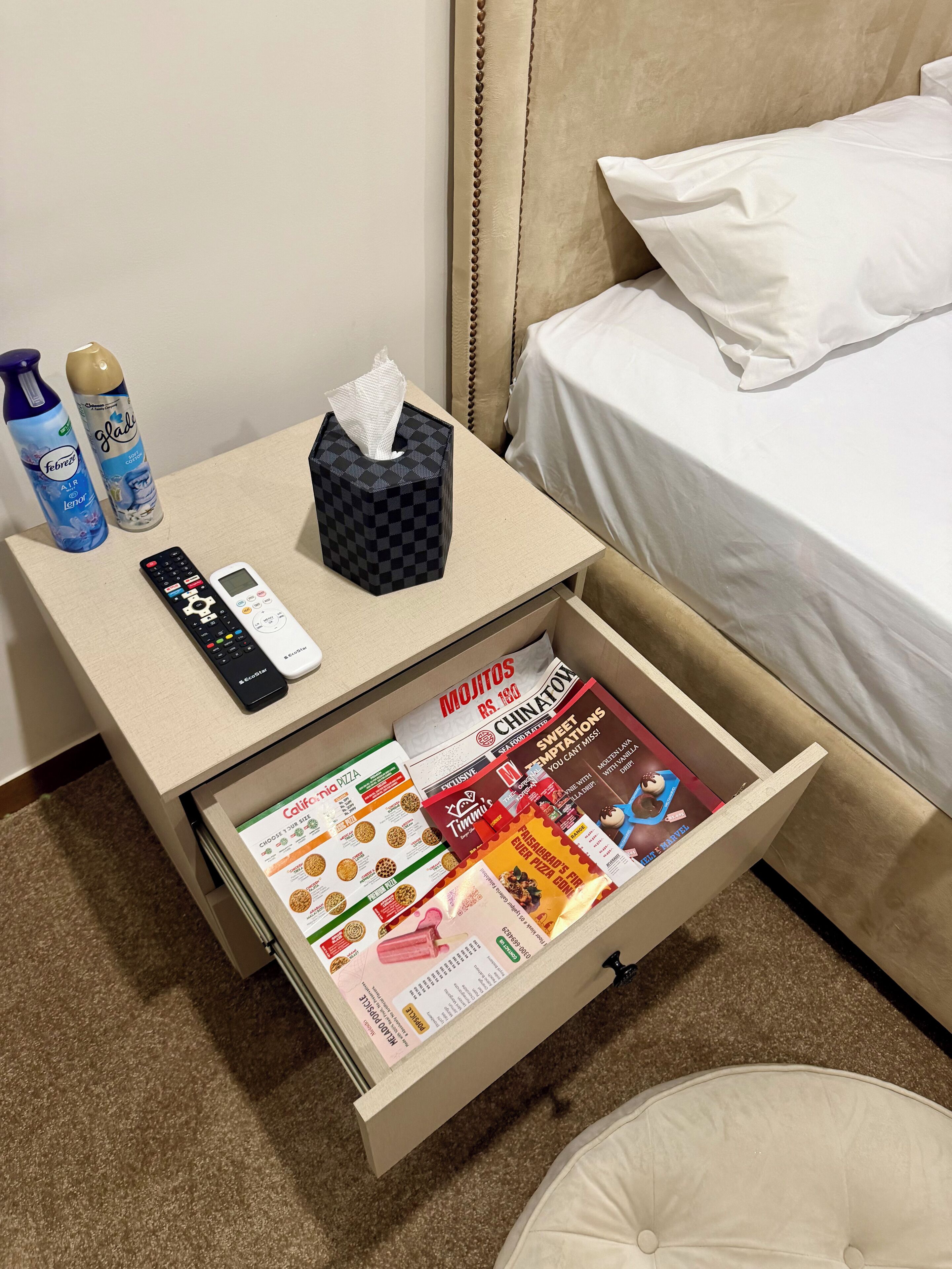 Iron/ironing board, WiFi, bed sheets