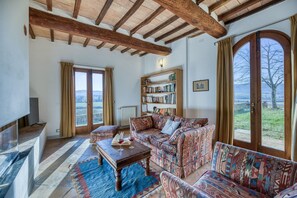 TV, fireplace - Lovely house in Tuscany with pool (Buonconvento)
