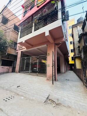 Exterior - Relaxing 2BHK Retreat for Families & Couples (Kolkata)