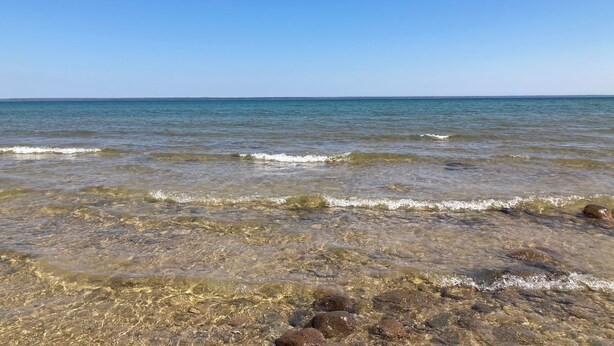 Sur la plage, chaise longue