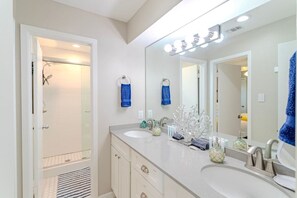 Hair dryer - 4BR home walking distance from private beach (Galveston)