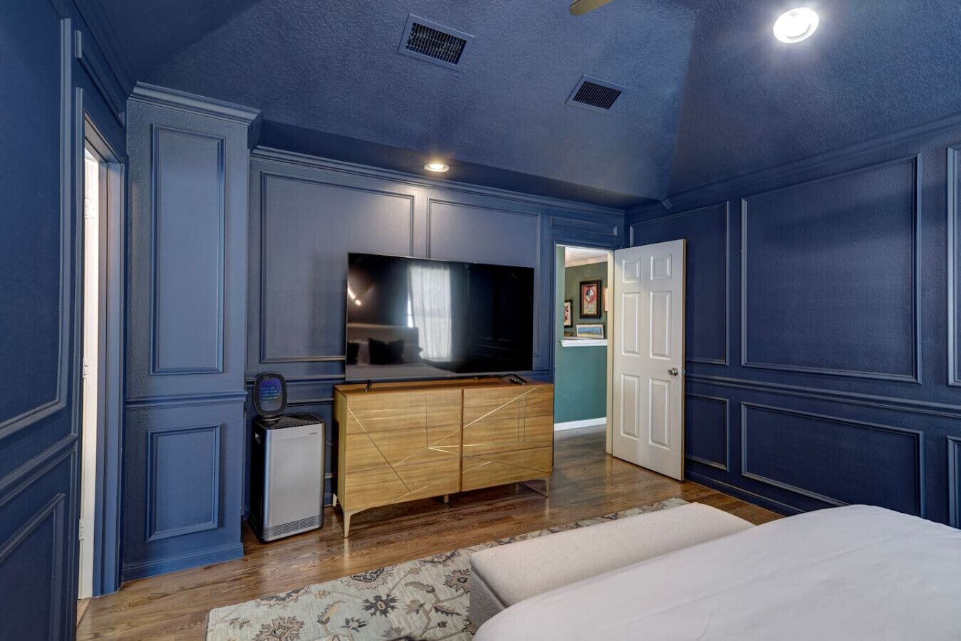 3 habitaciones, tabla de planchar con plancha, wifi y ropa de cama 
