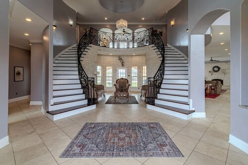 8BR Ranch house perfect for large families/groups