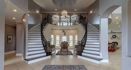 8BR Ranch house perfect for large families/groups