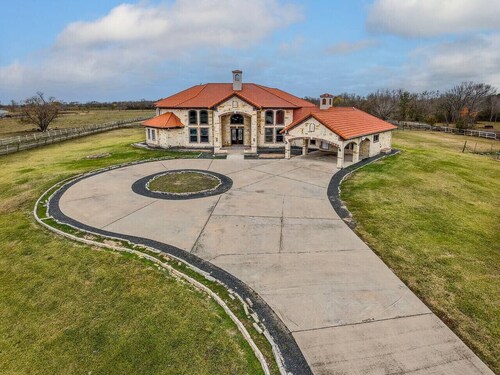 8BR Ranch house perfect for large families/groups