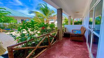 Kamar Deluks, pemandangan halaman | Teras/patio