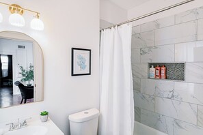 Eco-friendly toiletries, hair dryer, towels, soap - 1BR The Montrose W Main 03, Downtown, Med Center (Houston)
