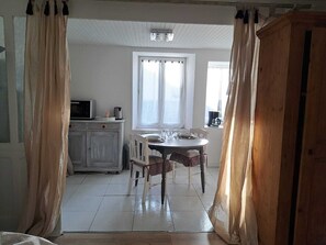 Dining - Studio RDC La Tanière de Bains (La Vôge-les-Bains)