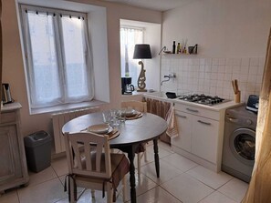 Private kitchen - Studio RDC La Tanière de Bains (La Vôge-les-Bains)