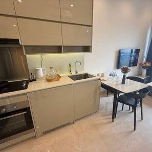 電子レンジ、オーブン、コンロ、食器洗い機