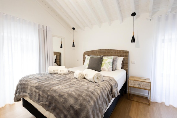 Iron/ironing board, internet, bed sheets