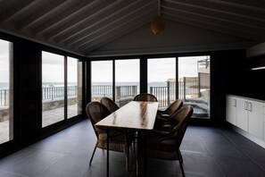 Dining - GuestReady - beachfront retreat in Porto Formoso (Porto Formoso)