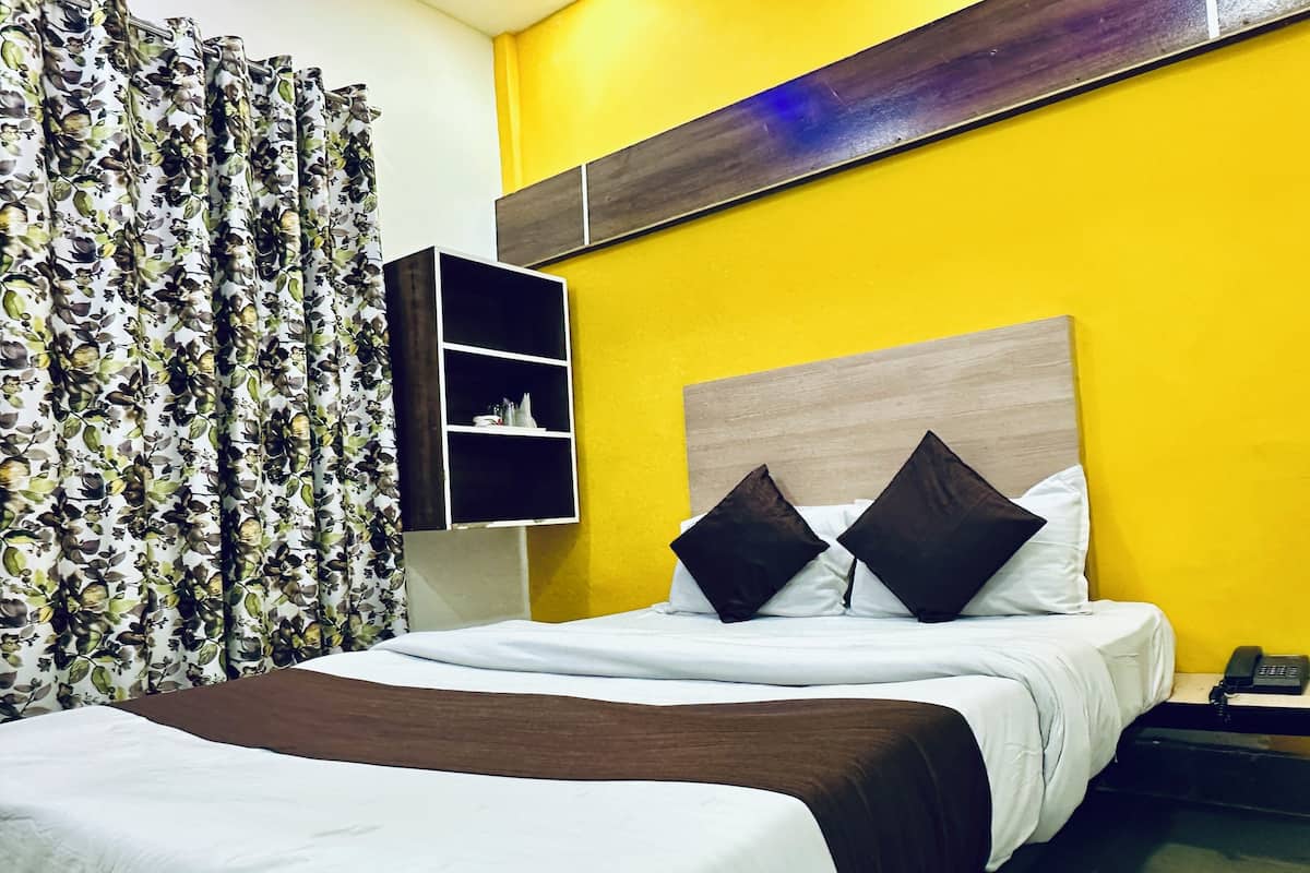 Executive Double Room | Free WiFi, bed sheets
