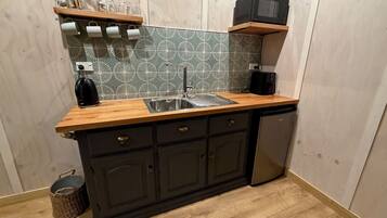 Fridge, microwave, stovetop, electric kettle