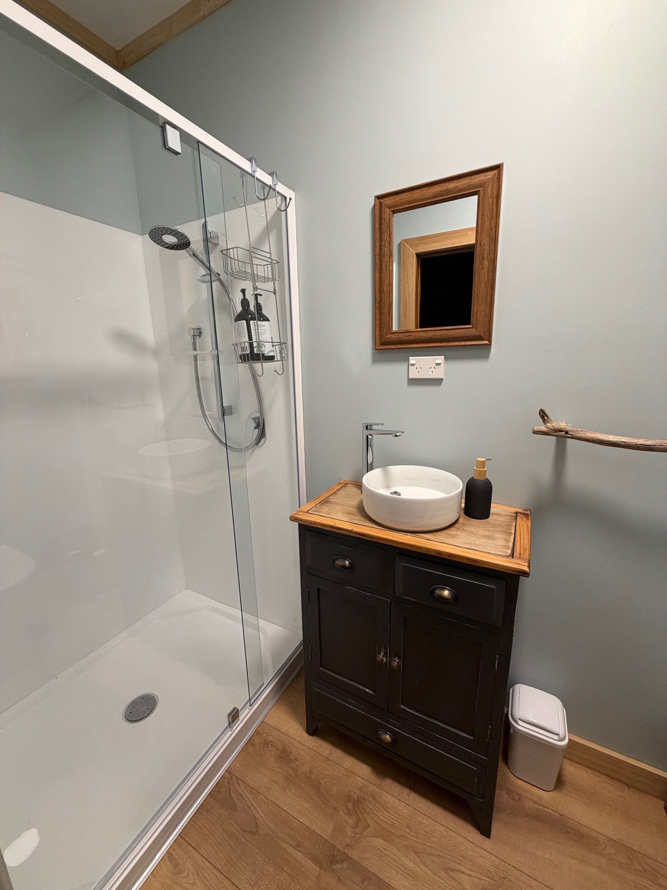 Towels, soap, shampoo, toilet paper