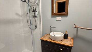 Towels, soap, shampoo, toilet paper