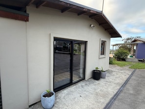 Exterior detail - Kotare View- Studio Accommodation, Tataraimaka (Tataraimaka)