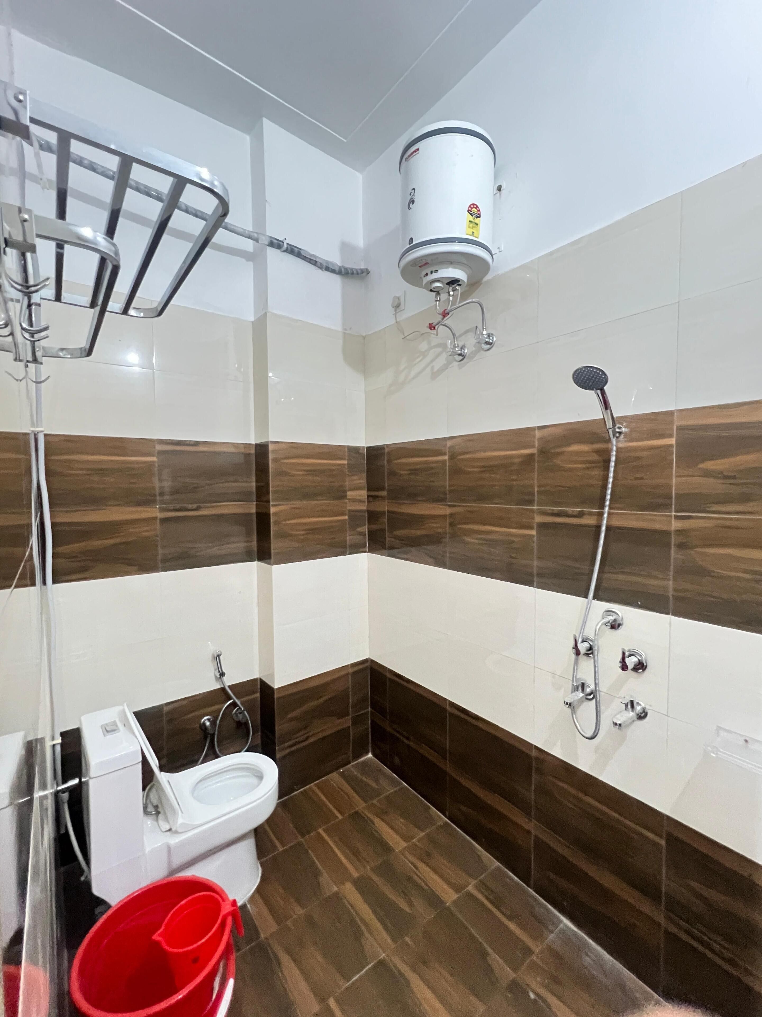 Kamar Single Mewah | Kamar mandi | Shower, perlengkapan mandi gratis, sabun, dan sampo