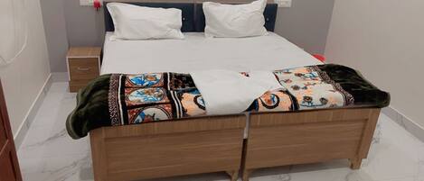 Chambre Simple Luxe | Bureau, espace de travail pour ordinateur portable, Wi-Fi gratuit