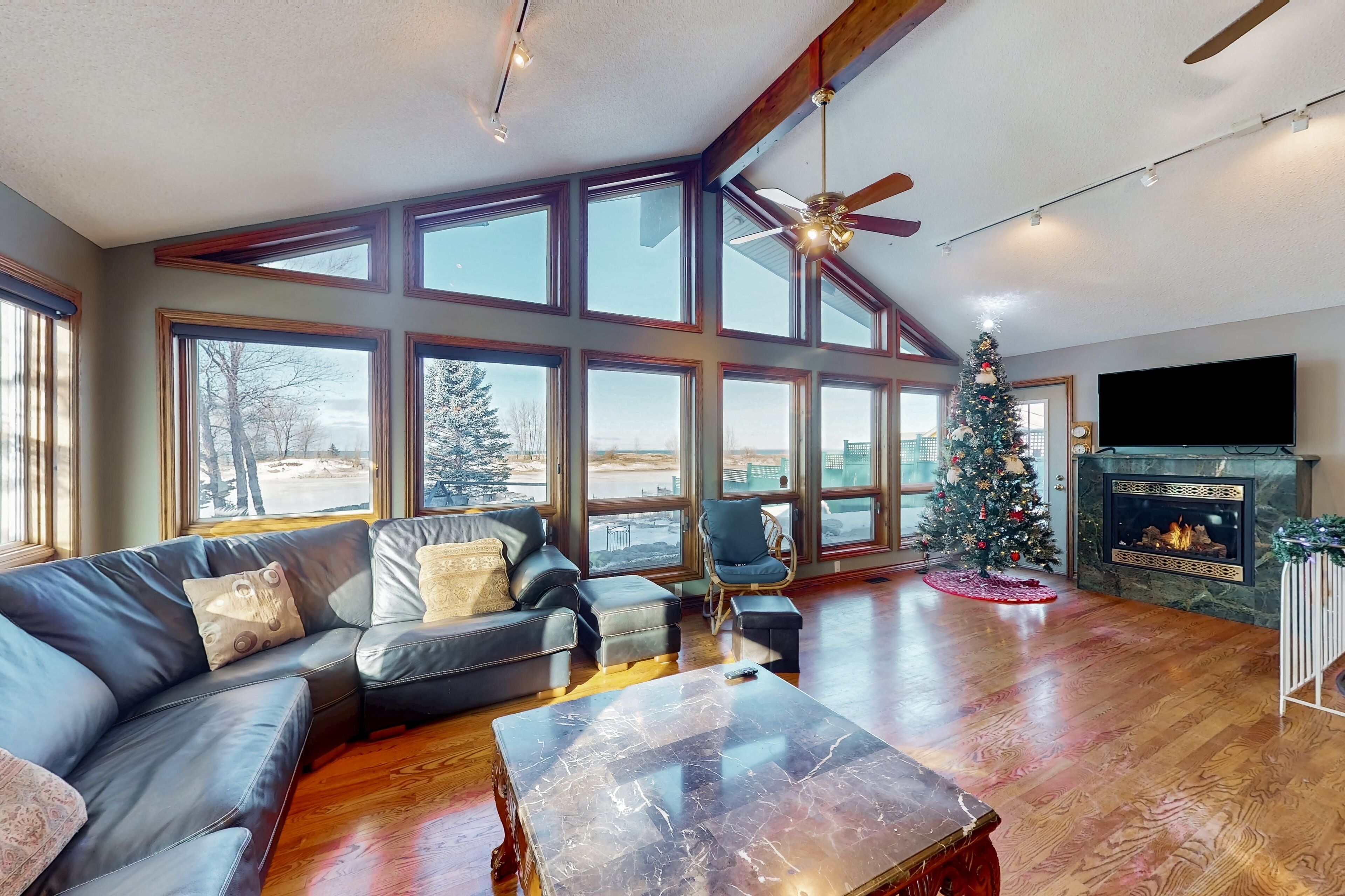 Televisión, chimenea