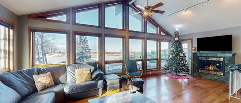 Televisión y chimenea