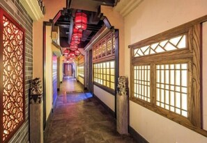 المنشأة من الداخل