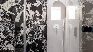 Apartment | Bilik Mandi