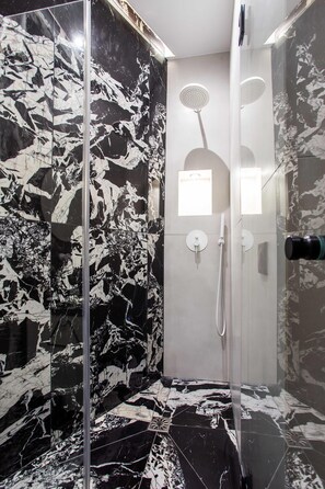 Apartment | Bathroom - Live Like Real Parisians in the Heart of Paris (Paris)