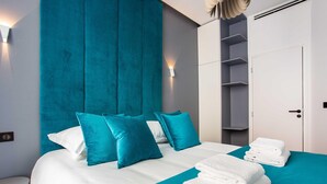 Apartemen | 2 kamar tidur, ruang kerja ramah laptop, dan setrika/meja setrika