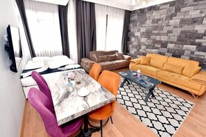 Living area - Royal Palace Hotel (Istanbul)