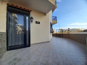Exterior detail - Short Holiday minutes walk to the sea fully air conditioned (Wied il-Għajn)